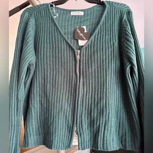 NWT! BOUTIQUE RIBBED FRONT ZIPPERED SWEATER